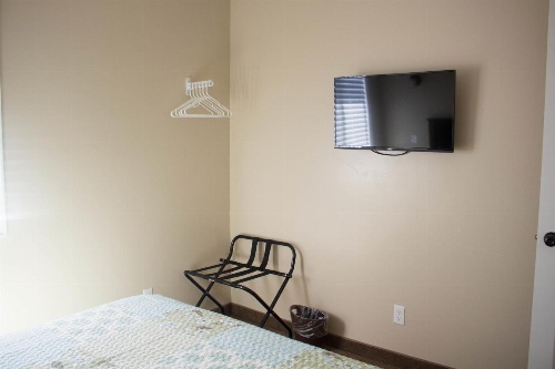 Henrie's Hideout image 4